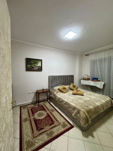 Tirane, jepet me qera apartament 2+1+Ballkon Kati 4, 100 m² 650 € (KOMUNA E PARISIT)