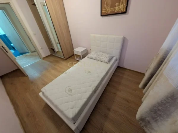 Tirane, jepet me qera apartament 2+1 Kati 6, 96 m² 450 € 