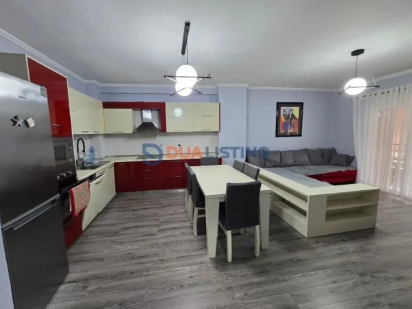 Tirane, jepet me qera apartament 2+1 , 110 m² 600 € (Yzberisht)