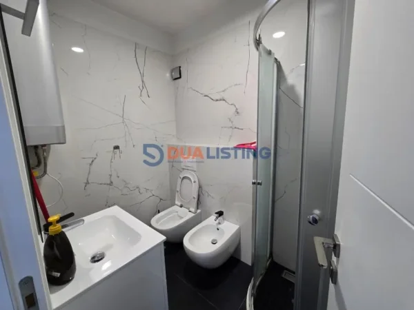 Tirane, jepet me qera apartament 2+1 , 110 m² 600 € (Yzberisht)