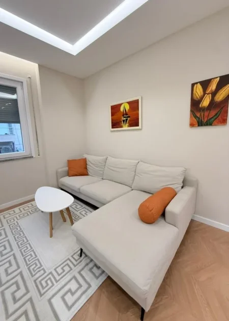 Tirane, jepet me qera apartament 2+1 , 90 m² 1.100 € 