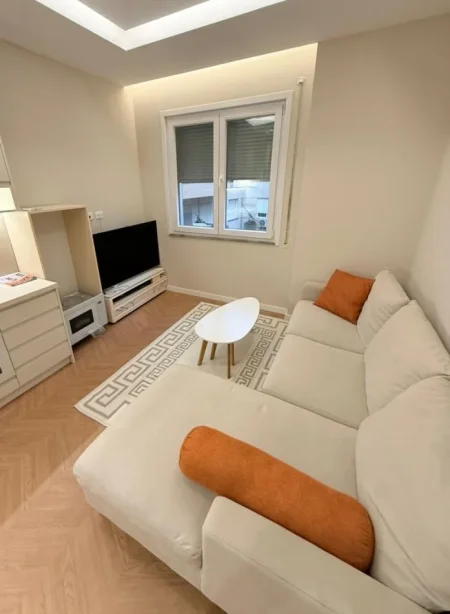 Tirane, jepet me qera apartament 2+1 , 90 m² 1.100 € 