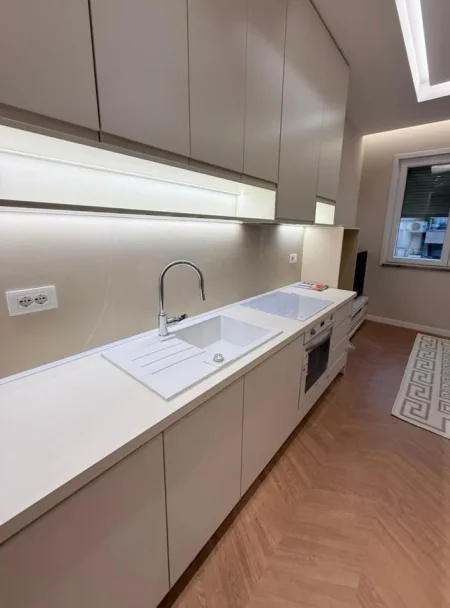 Tirane, jepet me qera apartament 2+1 , 90 m² 1.100 € 