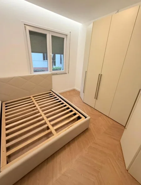 Tirane, jepet me qera apartament 2+1 , 90 m² 1.100 € 