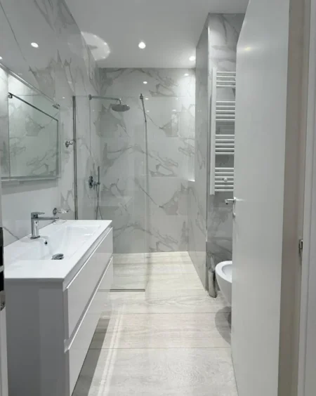 Tirane, jepet me qera apartament 2+1 , 90 m² 1.100 € 