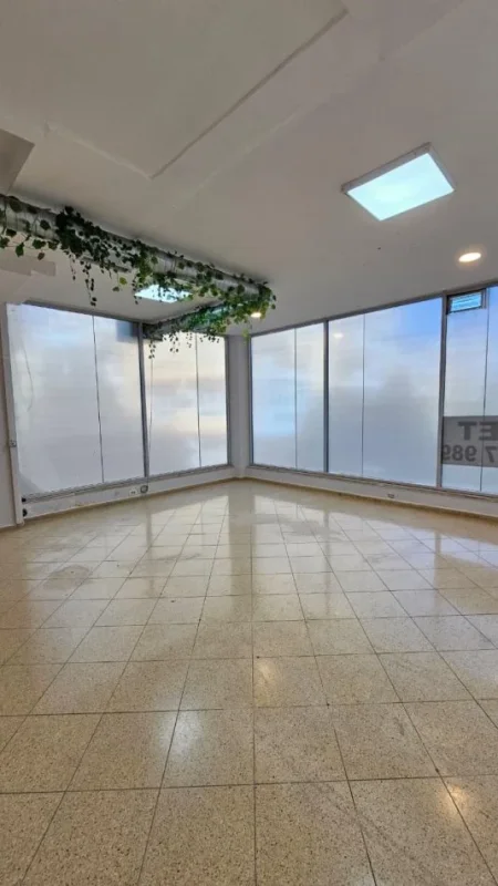 Shqiperi, jepet me qera ambjent biznesi Kati 0, 136 m² 900 € 