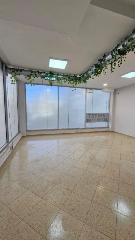 Shqiperi, jepet me qera ambjent biznesi Kati 0, 136 m² 900 € 
