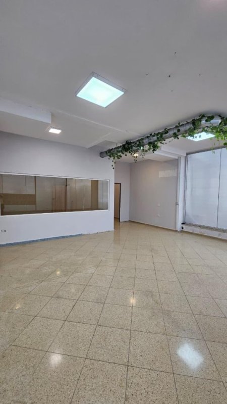 Shqiperi, jepet me qera ambjent biznesi Kati 0, 136 m² 900 € 