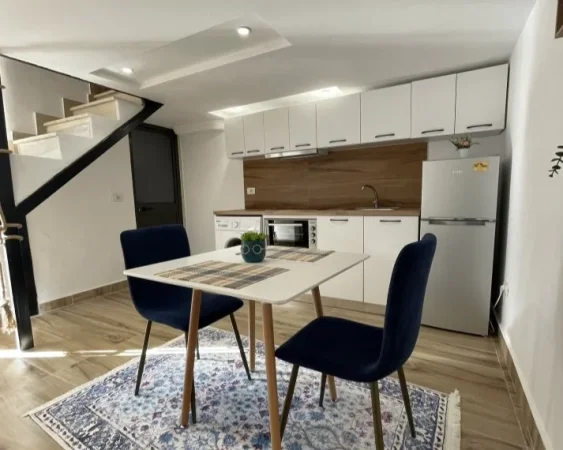 Tirane, jepet me qera garsonier 1+1 Kati 1, 30 m² 500 € (Prokuroria)