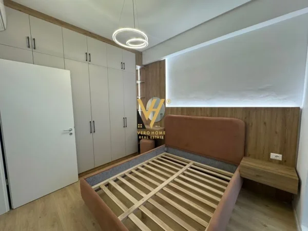 Tirane, jepet me qera apartament 1+1+Ballkon Kati 6, 65 m² 600 € (ALI DEMI)