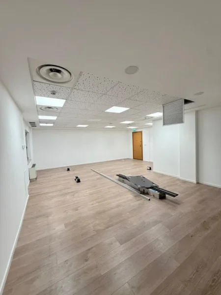 Tirane, jepet me qera zyre , 305 m² 9.150 € 