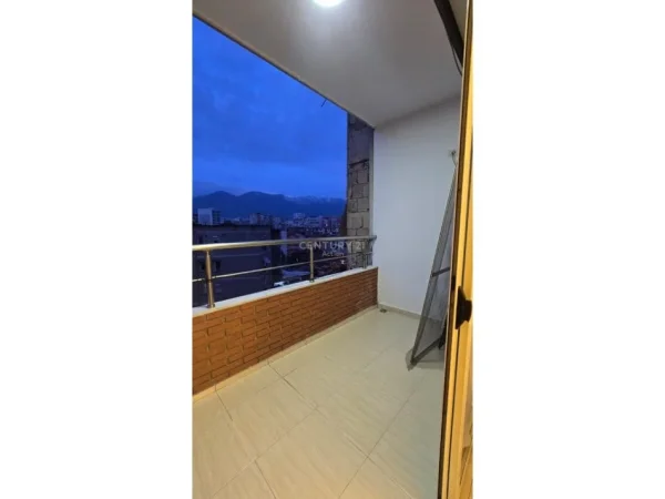 Tirane, jepet me qera apartament 1+1 Kati 5, 90 m² 700 € 