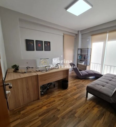 Tirane, jepet me qera ambjent biznesi Kati 2, 140 m² 1.650 € (21 Dhjetori)