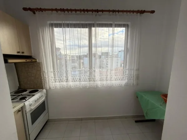 Tirane, jepet me qera apartament 2+1 Kati 5, 450 €