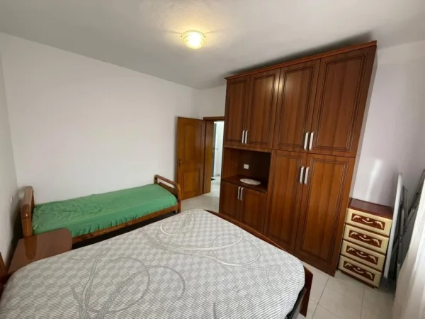 Tirane, jepet me qera apartament 2+1 Kati 5, 450 €