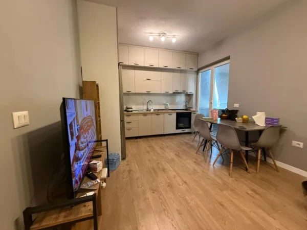 Tirane, jepet me qera apartament 1+1 Kati 3, 60 m² 500 € (21 Dhjetori)