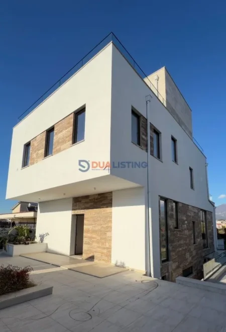 Tirane, jepet me qera Vile 4+1+Aneks+Ballkon , 618 m² 5.000 € (Teg)