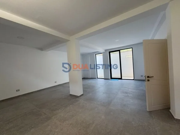 Tirane, jepet me qera Vile 4+1+Aneks+Ballkon , 618 m² 5.000 € (Teg)
