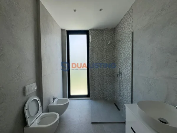 Tirane, jepet me qera Vile 4+1+Aneks+Ballkon , 618 m² 5.000 € (Teg)