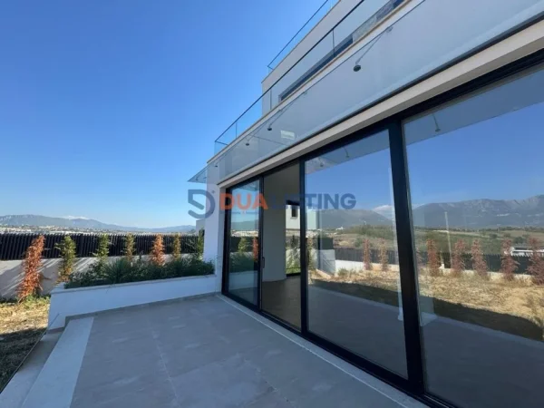 Tirane, jepet me qera Vile 4+1+Aneks+Ballkon , 618 m² 5.000 € (Teg)