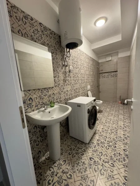 Tirane, jepet me qera garsonier Kati 3, 43 m² 450 € (LAPRAKE)