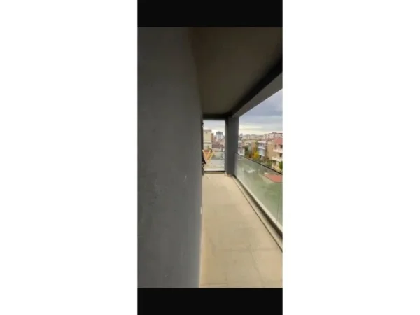 Tirane, jepet me qera ambjent biznesi Kati 5, 117 m² 400 € (5 MAJI)