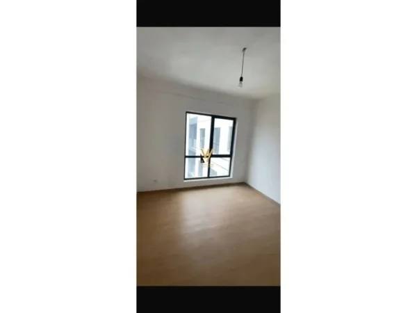 Tirane, jepet me qera ambjent biznesi Kati 5, 117 m² 400 € (5 MAJI)