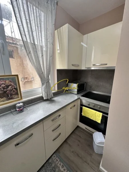 Tirane, jepet me qera apartament 2+1 Kati 2, 75 m² 700 € (KOMUNA E PARISIT)