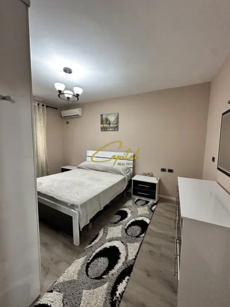 Tirane, jepet me qera apartament 2+1 Kati 2, 75 m² 700 € (KOMUNA E PARISIT)