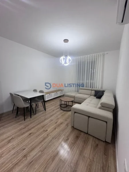 Tirane, jepet me qera apartament 1+1 , 65 m² 550 € (Siri Kodra)