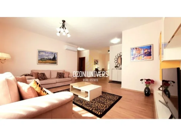 Tirane, jepet me qera apartament 2+1+Ballkon Kati 3, 120 m² 850 € (Kopshti Zoologjik)