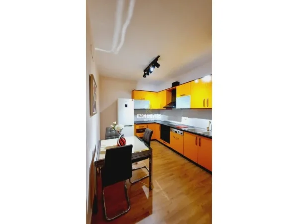 Tirane, jepet me qera apartament 2+1+Ballkon Kati 3, 120 m² 850 € (Kopshti Zoologjik)