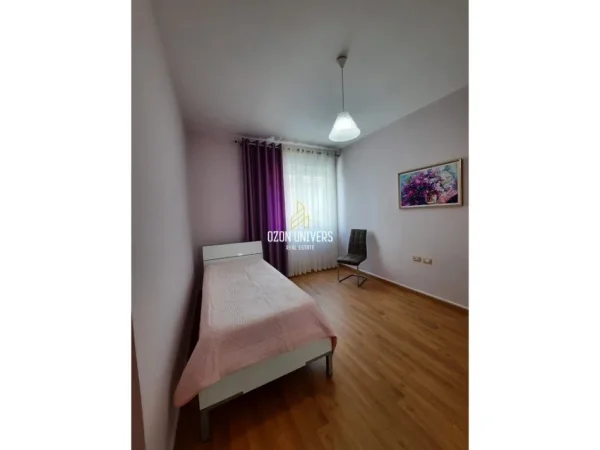 Tirane, jepet me qera apartament 2+1+Ballkon Kati 3, 120 m² 850 € (Kopshti Zoologjik)