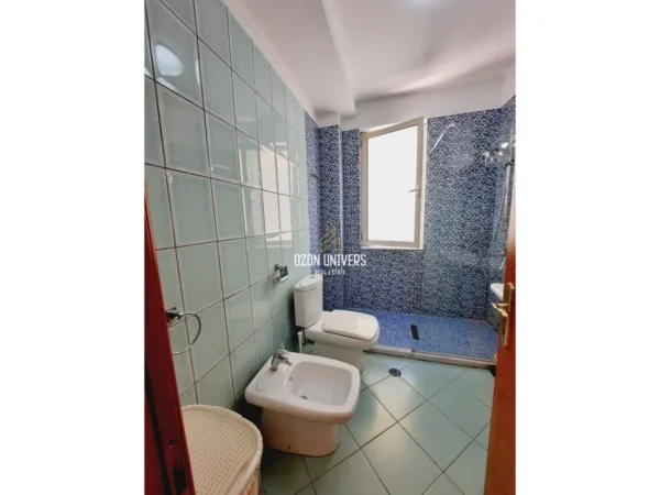 Tirane, jepet me qera apartament 2+1+Ballkon Kati 3, 120 m² 850 € (Kopshti Zoologjik)