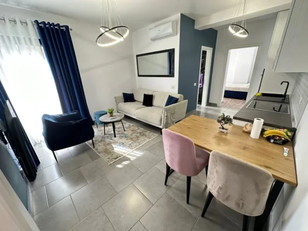 Tirane, jepet me qera apartament 1+1 Kati 2, 650 €