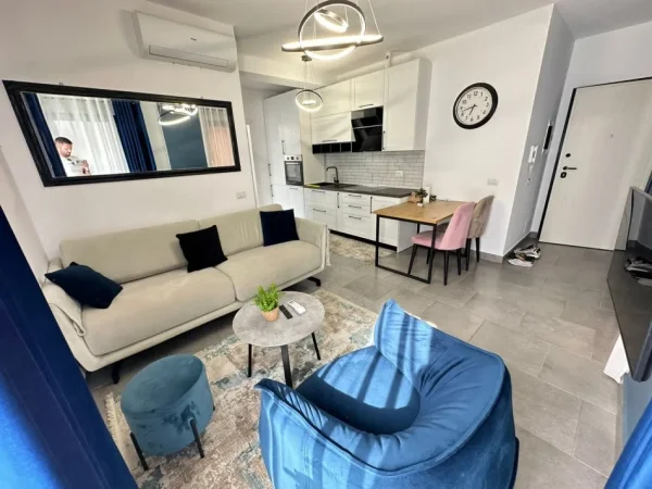 Tirane, jepet me qera apartament 1+1 Kati 2, 650 €