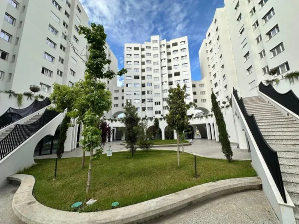 Tirane, jepet me qera apartament 2+1+Ballkon Kati 5, 125 m² 220.000 € (Unaza e Re)