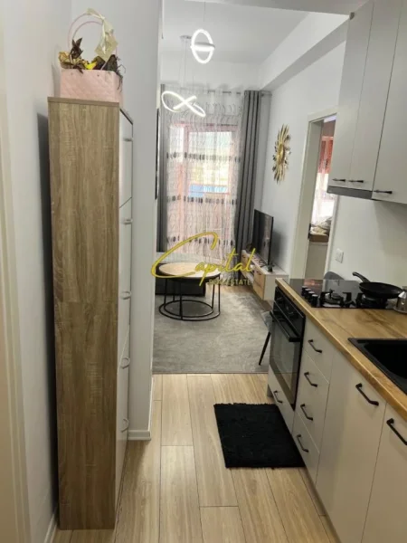 Tirane, jepet me qera apartament 1+1 Kati 6, 60 m² 400 € (ALI DEMI)