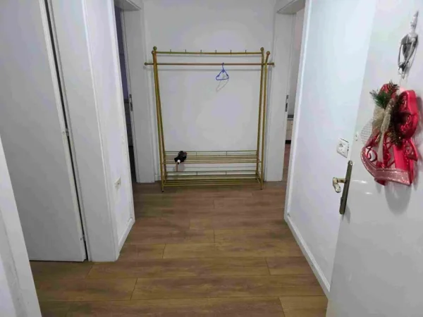 Tirane, jepet me qera apartament 1+1 Kati 5, 450 € 