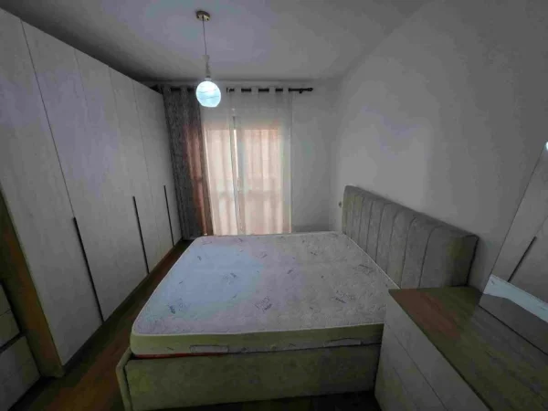 Tirane, jepet me qera apartament 1+1 Kati 5, 450 € 