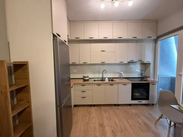 Tirane, jepet me qera apartament 1+1+Ballkon , 500 € 