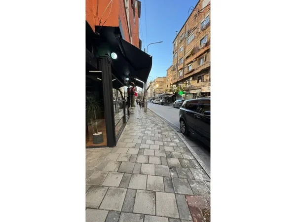 Tirane, jepet me qera dyqan Kati 0, 20 m² 600 € (DREJTORIA E HIGJENES)