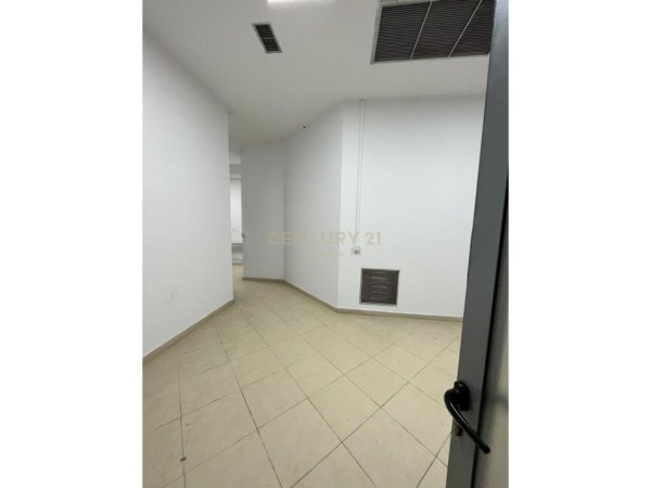 Tirane, jepet me qera ambjent biznesi Kati 3, 165 m² 2.000 € (Ish Parku)