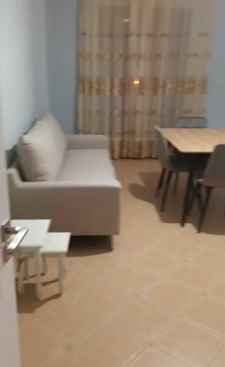 Tirane, jepet me qera apartament 2+1+Aneks+Ballkon Kati 2, 80 m² 510 € (Rruga 5 Maji)