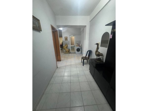 Tirane, shitet apartament 2+1+Ballkon Kati 1, 106 m² 255.000 € (Sheshi Wilson)