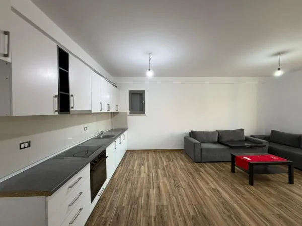 Tirane, jepet me qera apartament 1+1 Kati 5, 65 m² 400 € (Oxhaku)