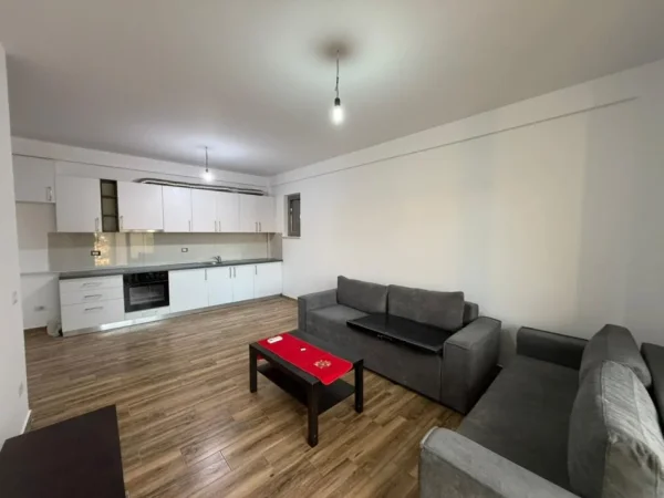 Tirane, jepet me qera apartament 1+1 Kati 5, 65 m² 400 € (Oxhaku)