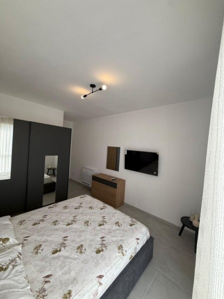 Tirane, jepet me qera apartament 2+1+Ballkon Kati 1, 85 m² 550 € (Univers City)