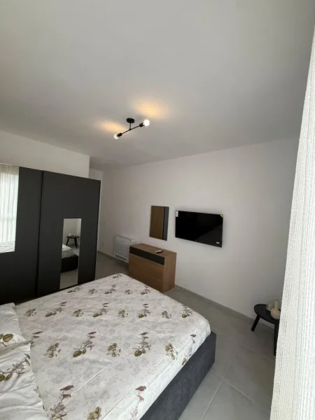 Tirane, jepet me qera apartament 2+1+Ballkon Kati 1, 85 m² 550 € (Univers City)