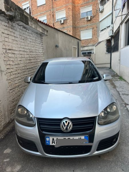 Tirane, shes makine Golf 5 Nafte, manuale Kondicioner 285.000 km 4.000 €